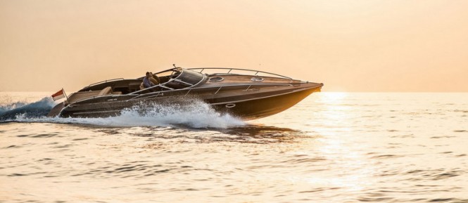 Hunton XRS 43 superyacht tender at full speed