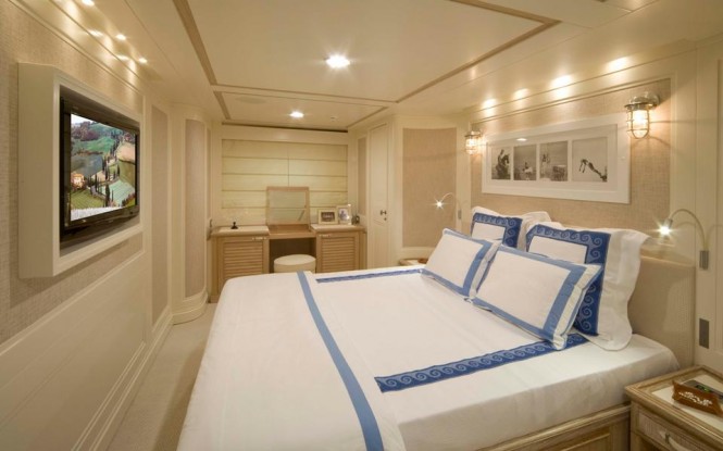 Luxury motor yacht SD 92 - Cabin