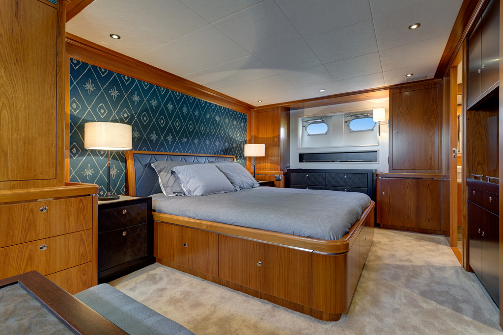 Luxury yacht Boonooroo II Lower deck Master cabin — Yacht Charter