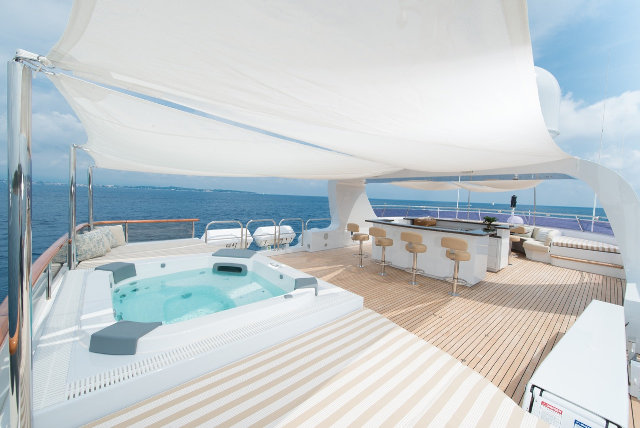 Luxury yacht Paramour - Exterior