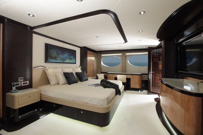 Motor yacht Majesty 125 - Owners Stateroom