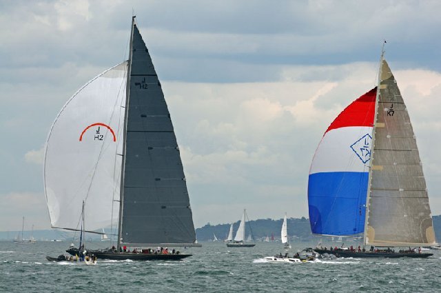 Rainbow Yacht competing under number JH-2