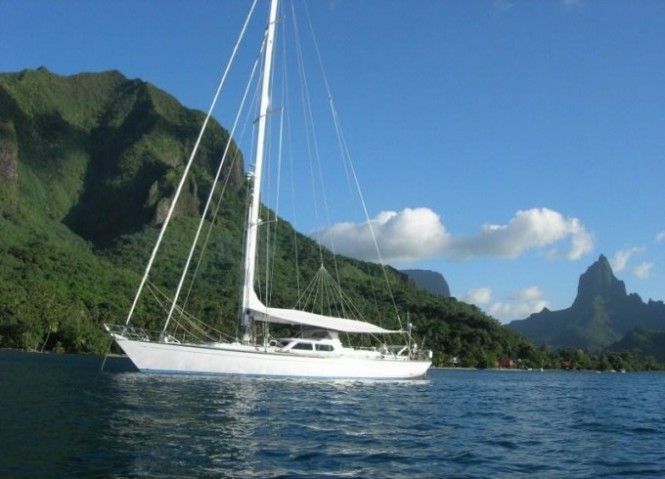 Sailing yacht PLUM