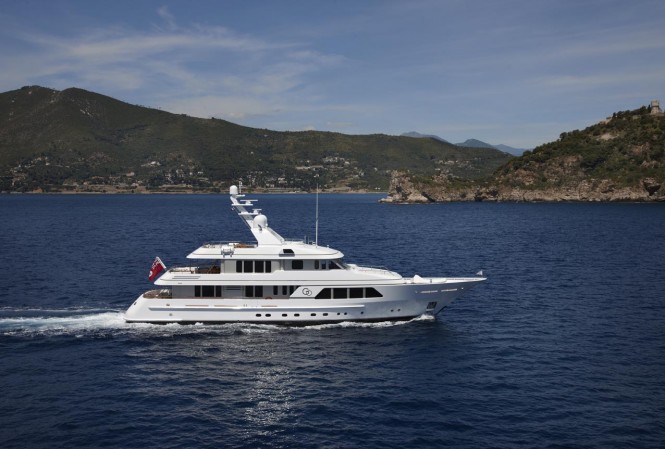 39m Feadship charter yacht GO