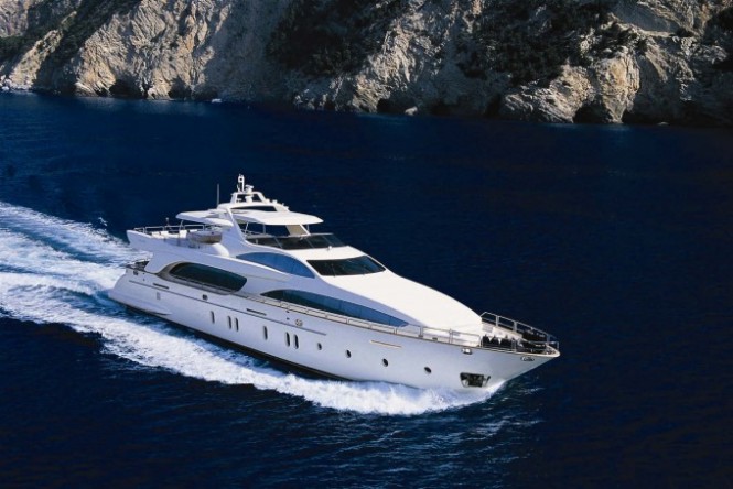 Luxury charter yacht HYE SEAS II built by Azimut Yachts