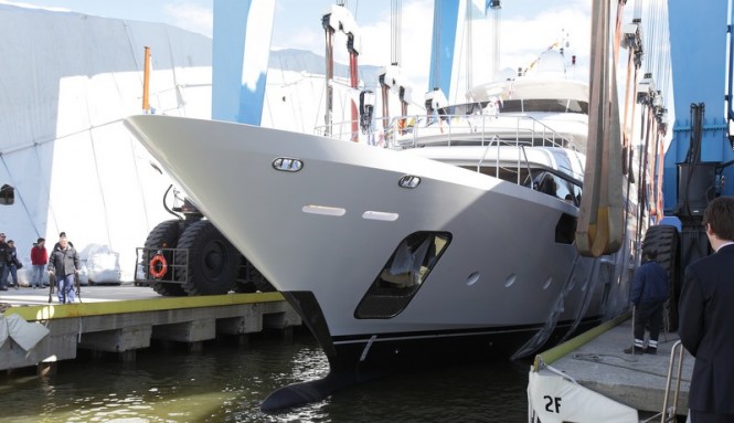 Luxury yacht Luna hitting the water