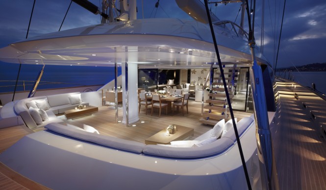 Sailing Yacht Twizzle