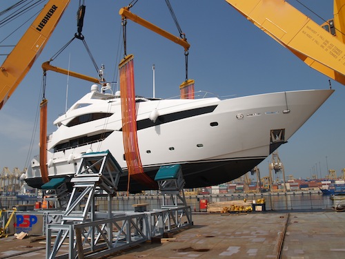 Sunseeker 40M superyacht Princess K being lifted in Southampton
