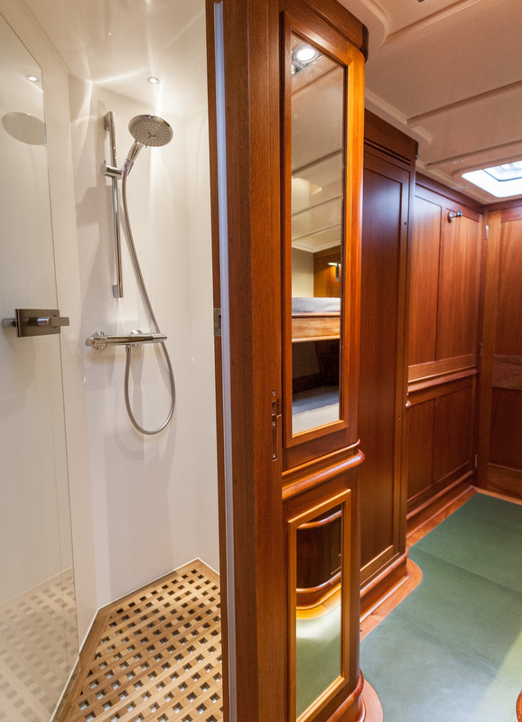 Windhunter II Yacht - Bathroom Windhunter II Yacht - Bathroom