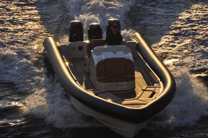 Yellowfin Custom 40 superyacht tender - front view Yellowfin Custom 40 superyacht tender - front view