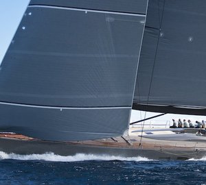 Green Marine accepts IY&A award for Hamilton yacht