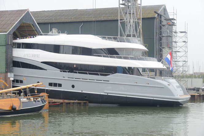 Hakvoort YN247 motor yacht Apostrophe at launch