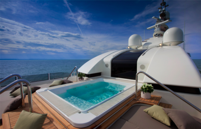 J'Ade yacht by CRN - Spa Pool J'Ade yacht by CRN - Spa Pool