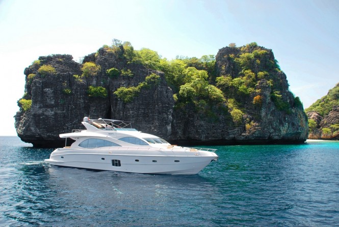 Luxury motor yacht Majesty 88