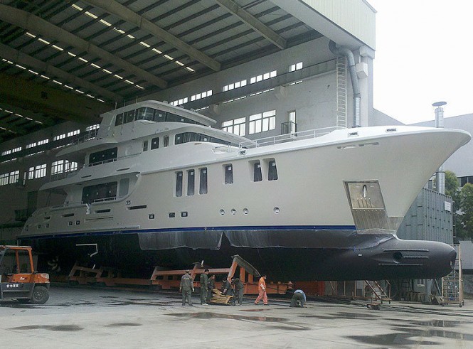 N120 superyacht Aurora - side view