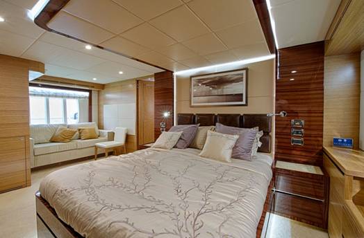 Owner’s Suite motor yacht Gulf 75 Exp