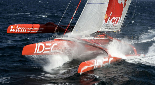 97ft Francis Joyon trimaran yacht IDEC at full speed