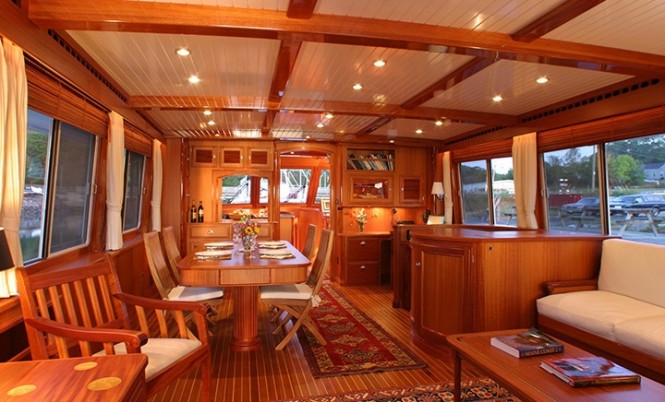 Luxury yacht Acadia - Saloon Photo by Billy Black