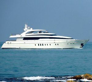 Video of a yacht approaching the port of Livorno by Roberto Malfatti