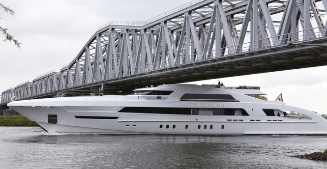 Superyacht Galactica Star under Hedel railway bridge