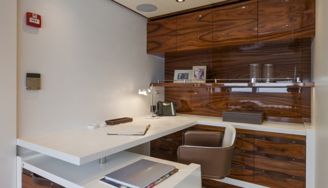 Vulcan superyacht - Study