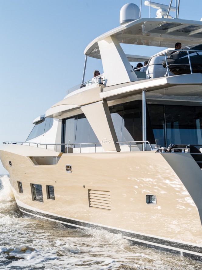 Couach 2600 FLY on the water