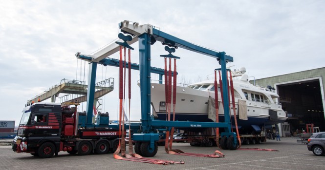 Etoile d'Azur Yacht leaving the shed