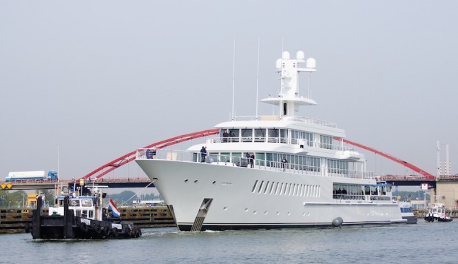 Luxury mega yacht Musashi - Photo by Kees Torn