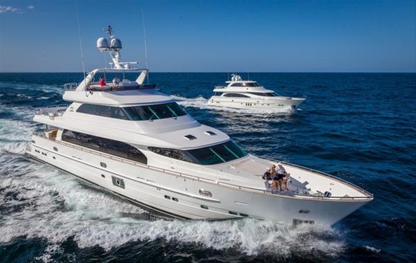 Luxury motor yacht P105 by Horizon at full speed
