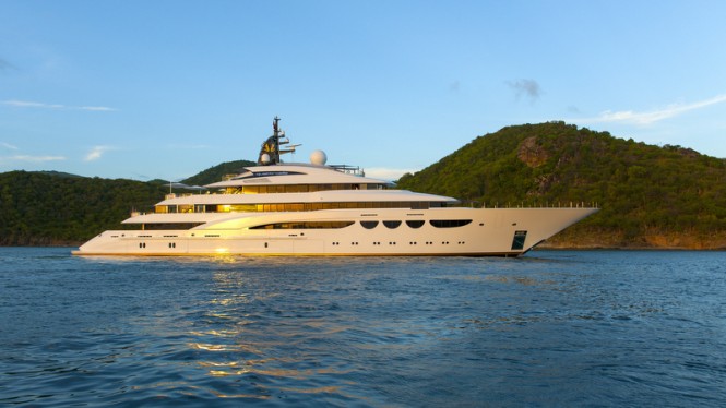 Quattroelle Yacht after sunset - Photo credit to Klaus Jordan