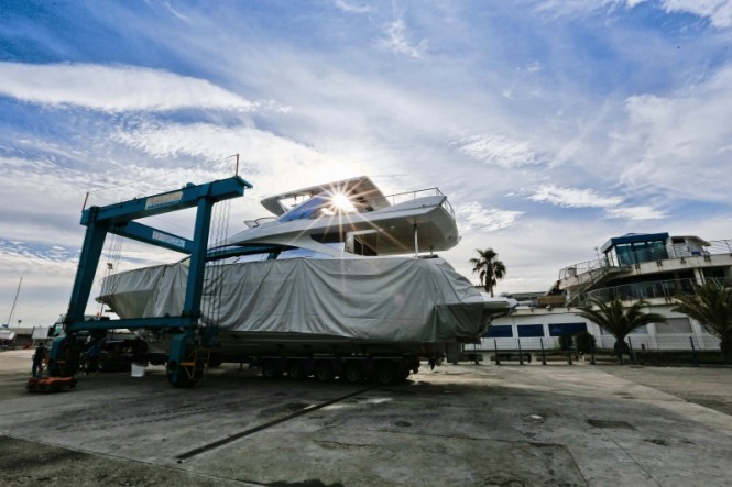 Superyacht Azimut 80 ready to be launched