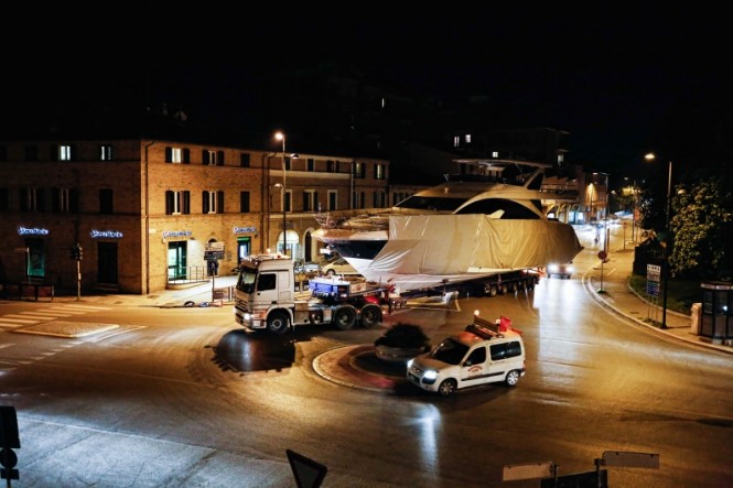 Transport of motor yacht Azimut 80