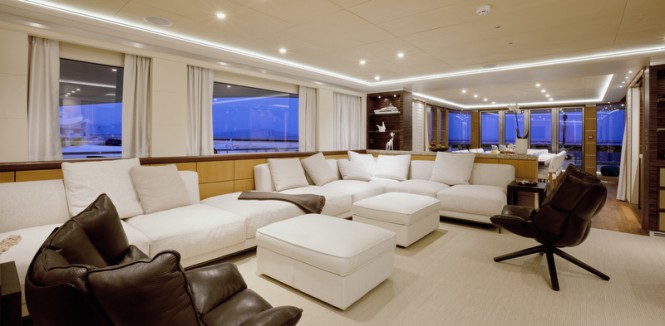 Curvelle luxury yacht Quaranta - Saloon