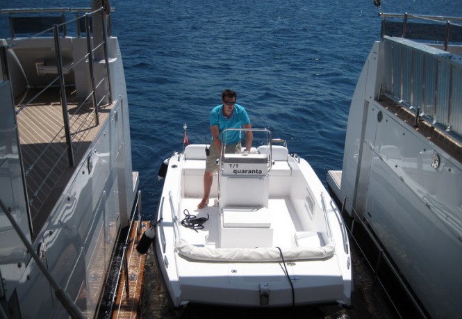 Luxury yacht Quaranta - Tender lift platform