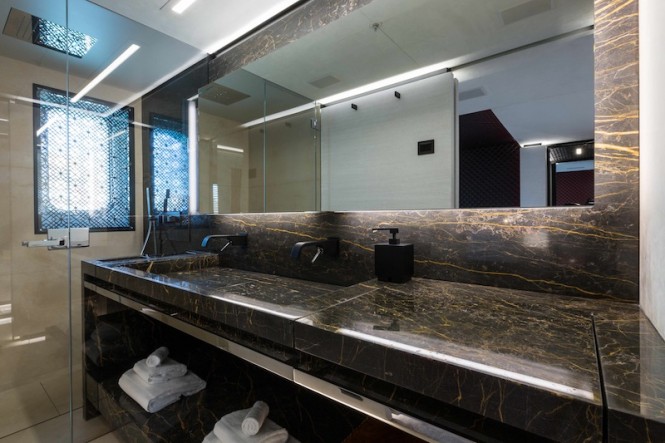 55m Ocean Paradise yacht - Guest Bathroom