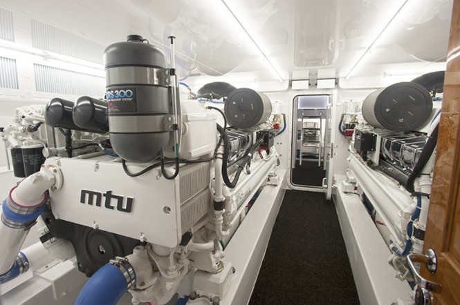 77ft motor yacht Blank Check - Engine Room