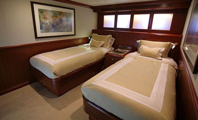 Aurora Yacht - Twin Cabin