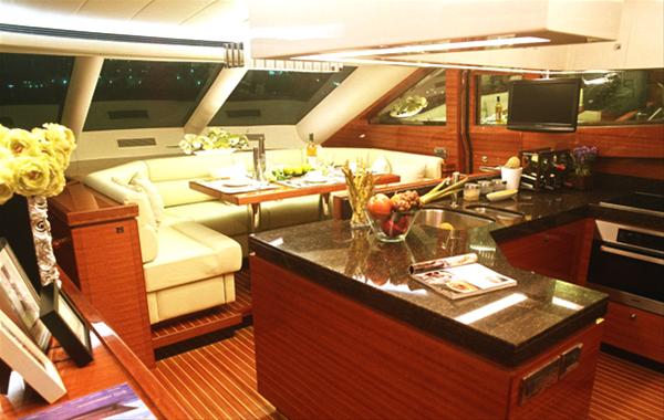 Horizon E73 Skylounge Yacht - Interior
