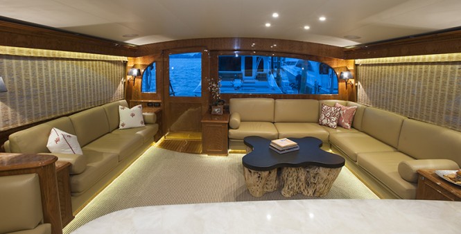 JB77 Yacht Blank Check - Saloon