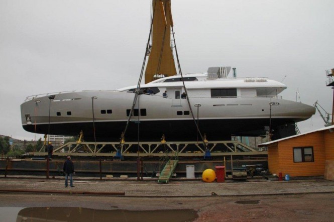 Lunar Yacht - Launching Lunar Yacht - Launching