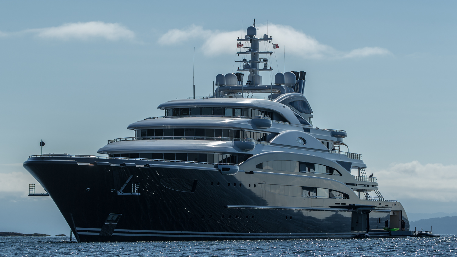 Luxury mega yacht SERENE - Photo by Viktor Davare - Vancouver Island