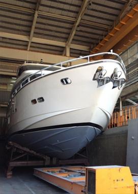 Luxury motor yacht E73 by Horizon