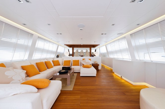 Luxury yacht Diamond - Saloon