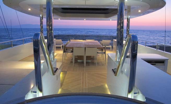 Luxury yacht Quaranta - Sundeck Luxury yacht Quaranta - Sundeck