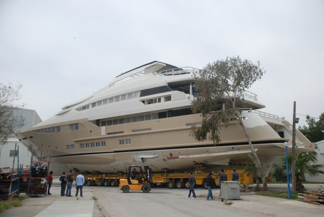 Luxury yacht Soraya 46 - aft view