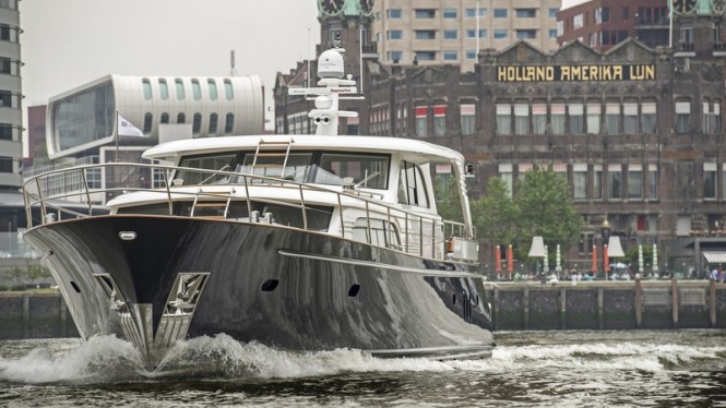 Luxury yacht Strathearn