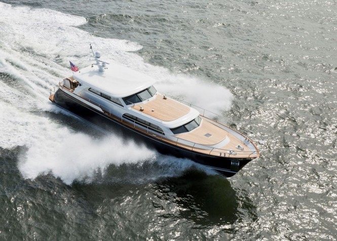 Luxury yacht Strathearn - Upview