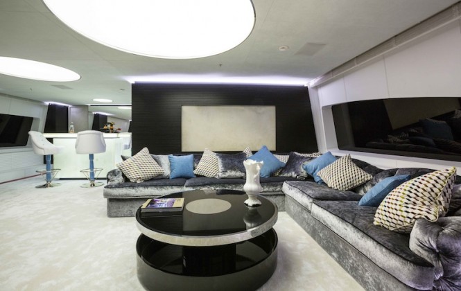 Ocean Paradise yacht - sky lounge