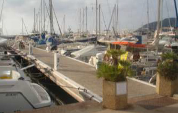 Pontoon at Mandelieu-la-Napoule to be replaced by Poralu Marine Pontoon at Mandelieu-la-Napoule to be replaced by Poralu Marine