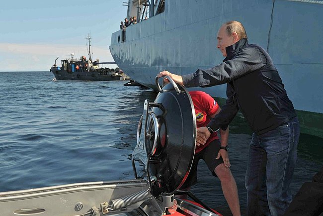 Russian President entering the C-Explorer 5 by U Boat Worx